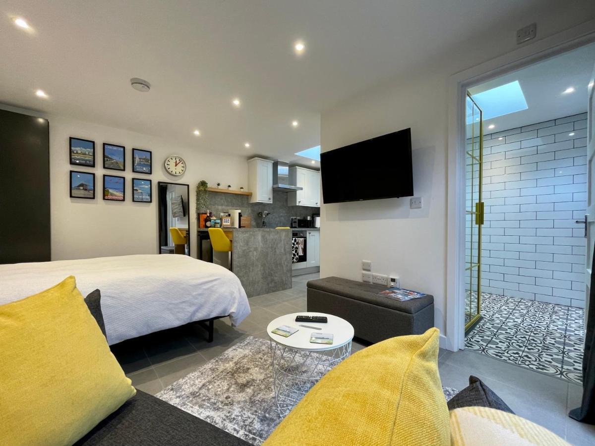 Tiny Home, Boscombe Manor Bournemouth Exterior foto